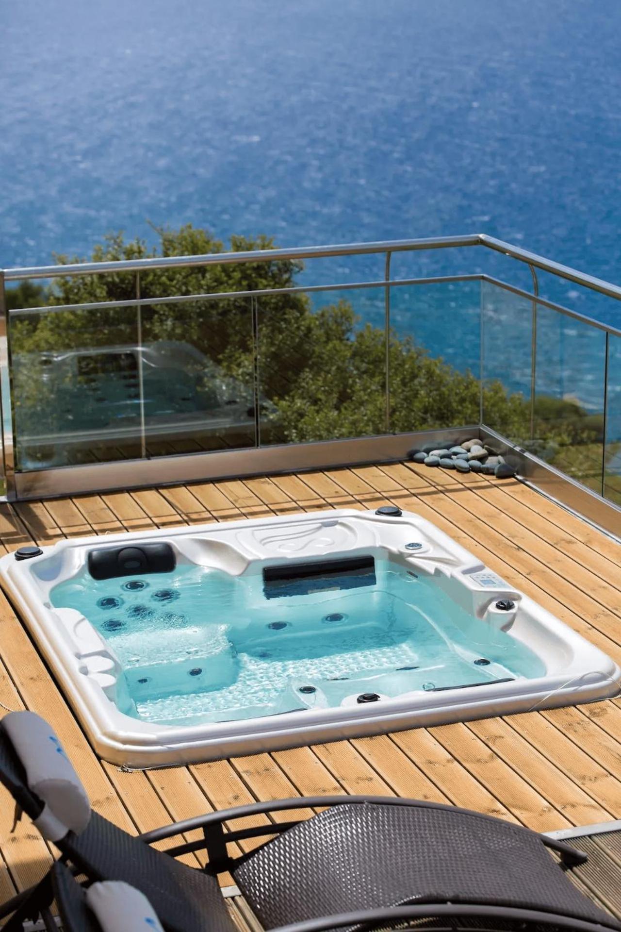 Beachfront Ravdoucha Epavlis Eleni Villa - Pool, Hot Tub, Gym, Sauna, Private Parking, Wifi Chania  Exterior foto